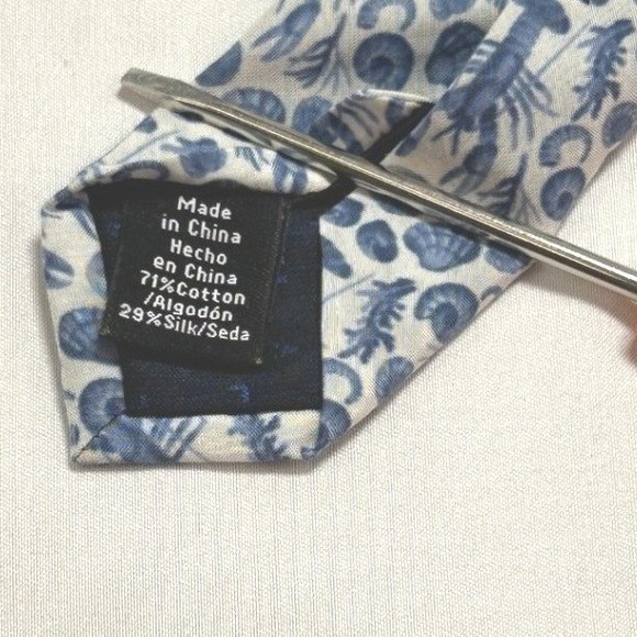 Cole Haan Mens Blue White Lobster Shell Nautical Print Cotton Silk Necktie NEW - Picture 4 of 7